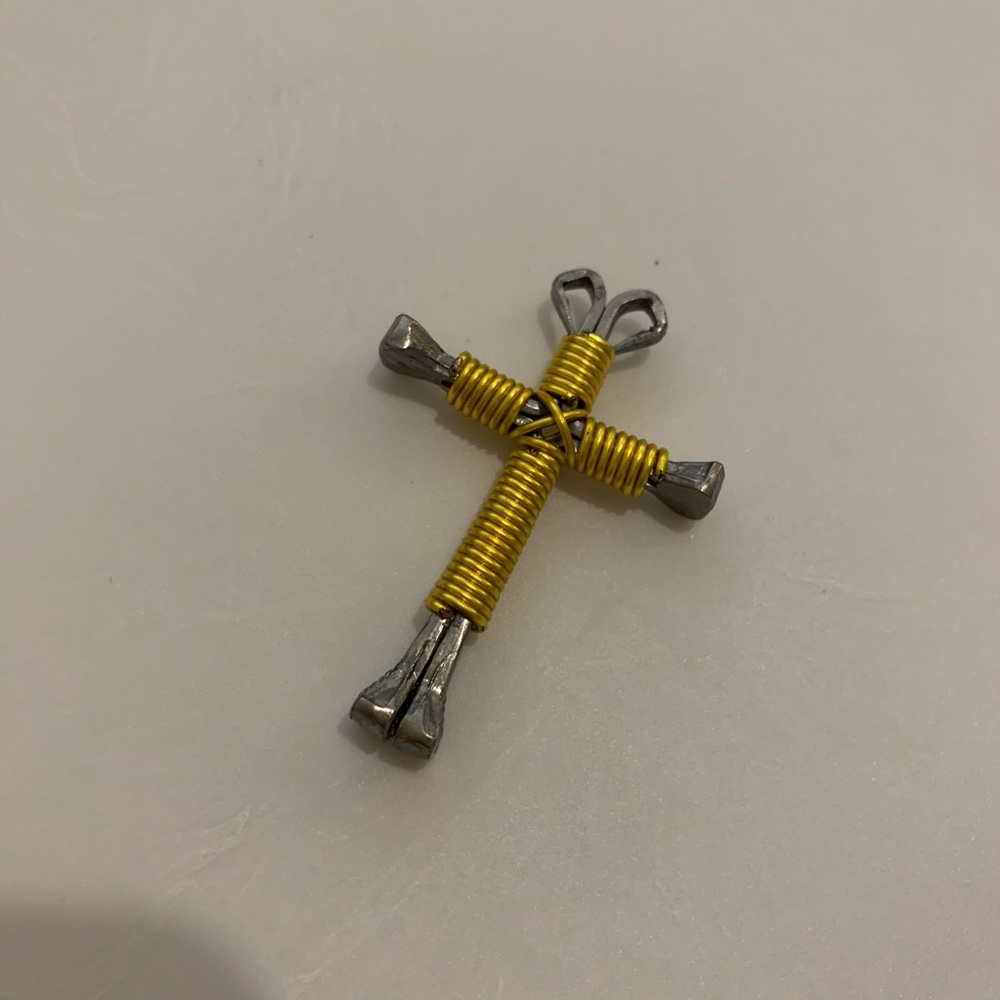 Cross necklace pendant